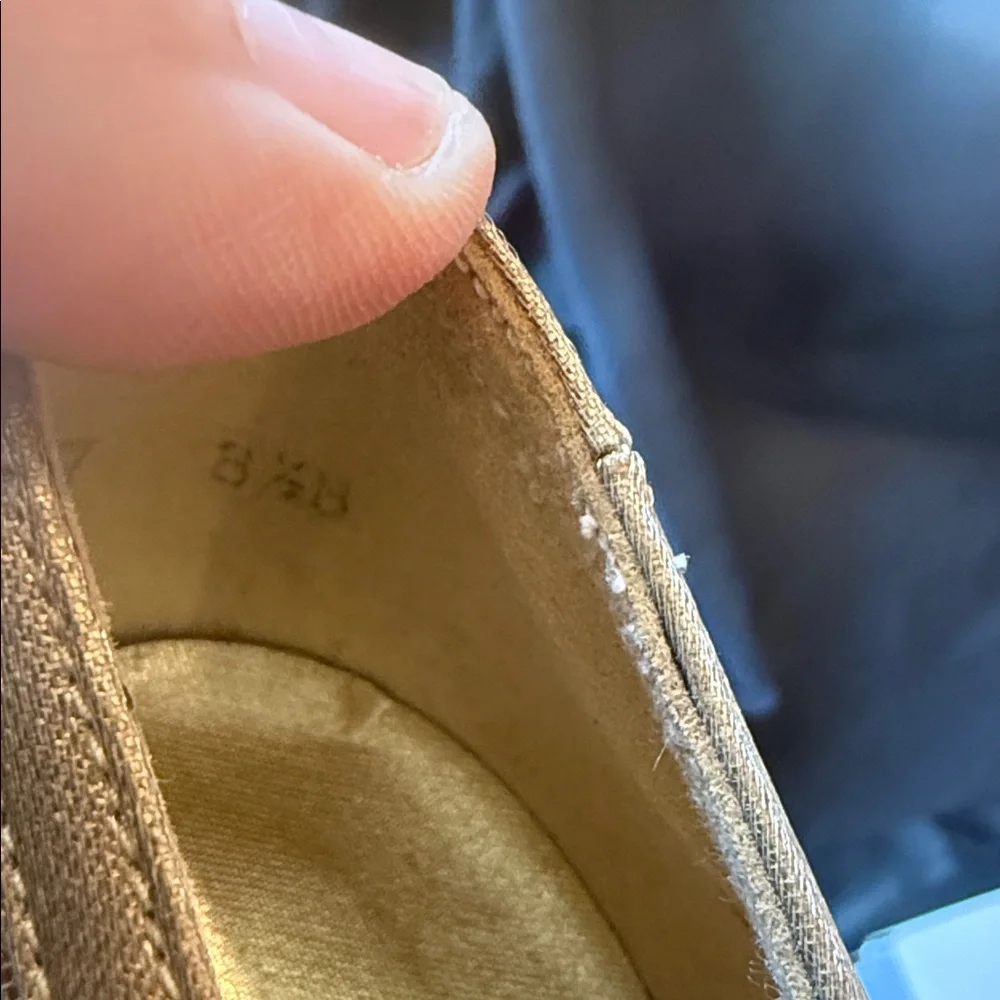 Stuart Weitzman Ivory Floral Lace Pointed-Toe Pumps - Picture 5 of 9